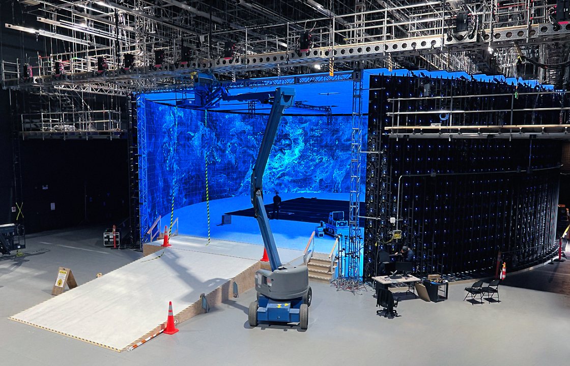 Areté's 75-foot LED volume stage lit for a virtual production shoot
